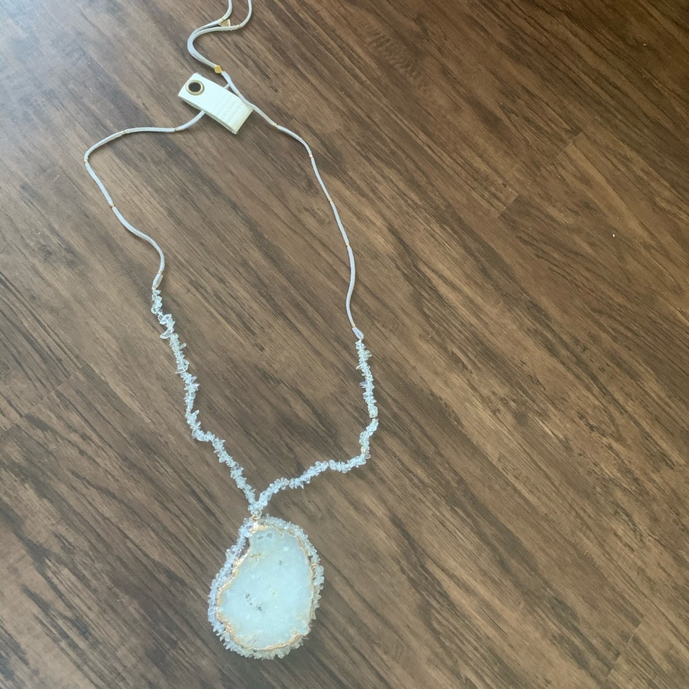 Anthropologi dreamy druzy pendant necklace